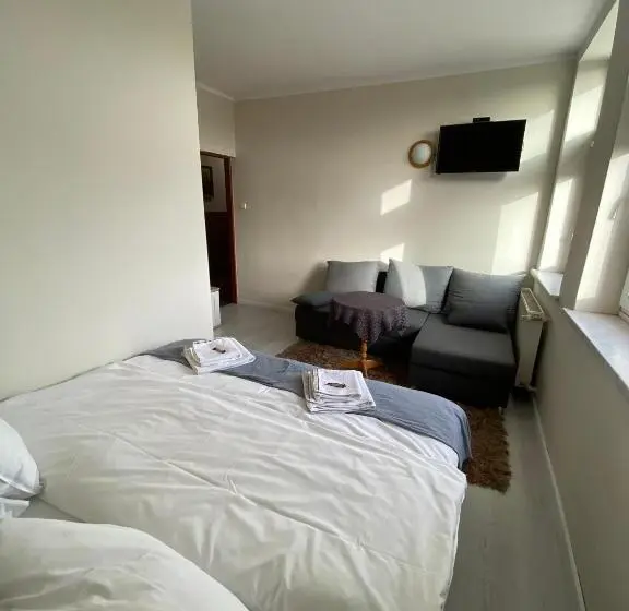Perhehuone, Pensjonat U Aktorów