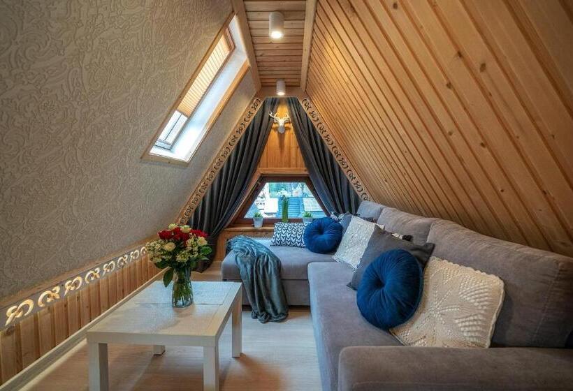 スタンダード４人部屋, Chałpa U Zbójnika