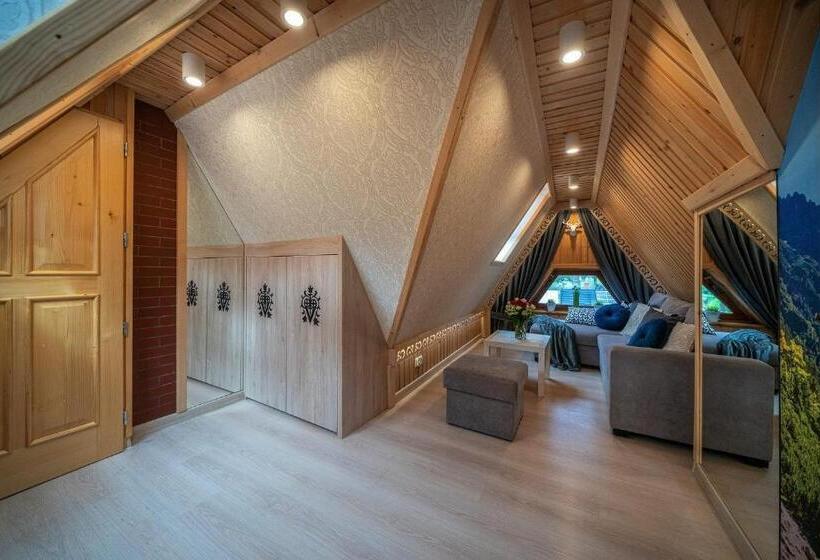 スタンダード４人部屋, Chałpa U Zbójnika