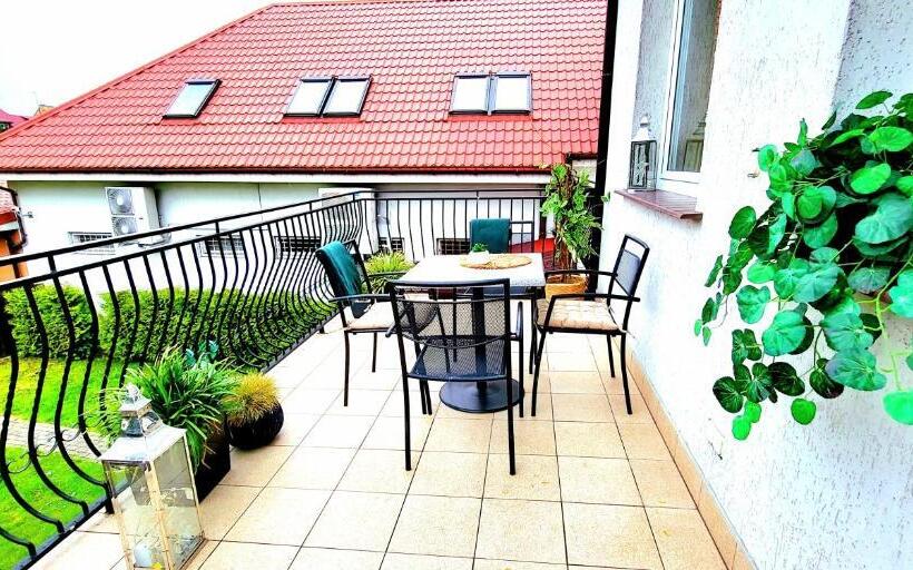 Standard Triple Room with Terrace, Pokoje Gościnne Azaliowa 34 Mielno