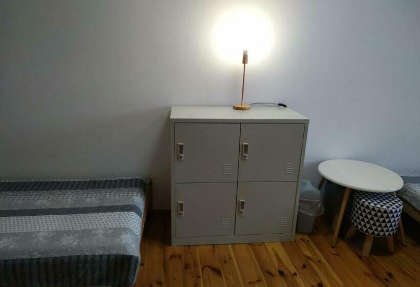 Кровать в Общей Комнате, 42 200 Hostel