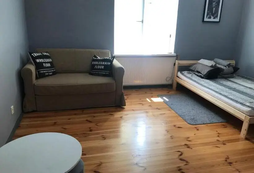 スタンダード４人部屋, 42 200 Hostel