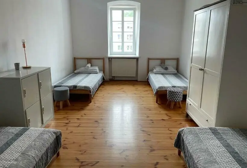 ルームシェアのワンベッド, 42 200 Hostel