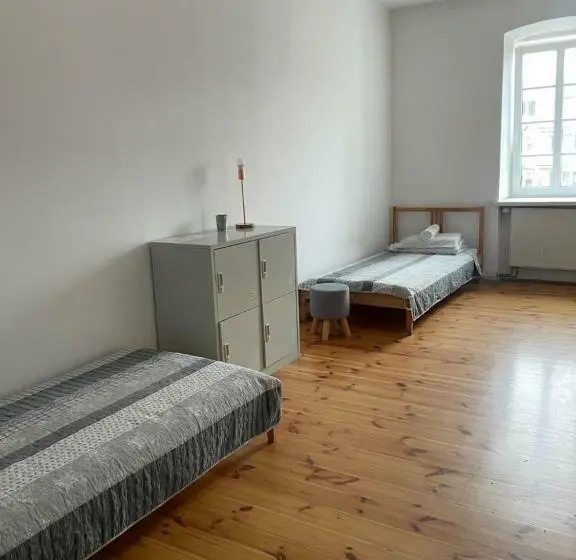 ルームシェアのワンベッド, 42 200 Hostel