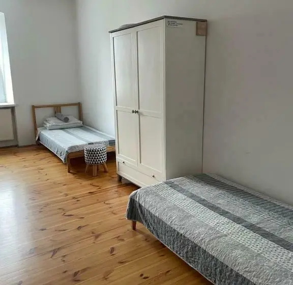 ルームシェアのワンベッド, 42 200 Hostel