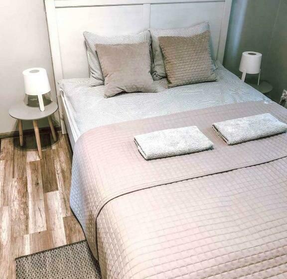 バス共有のスタンダードルーム, Bankowa 8 Guest Rooms