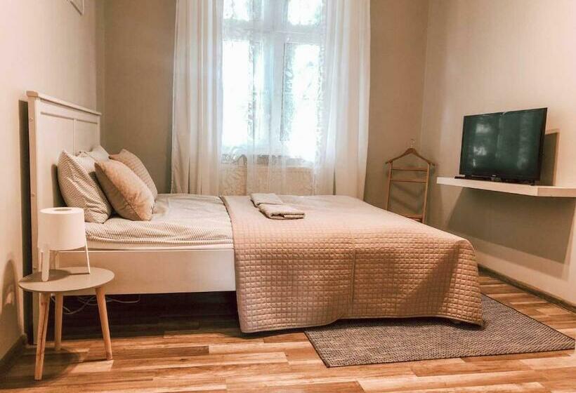 バス共有のスタンダードルーム, Bankowa 8 Guest Rooms