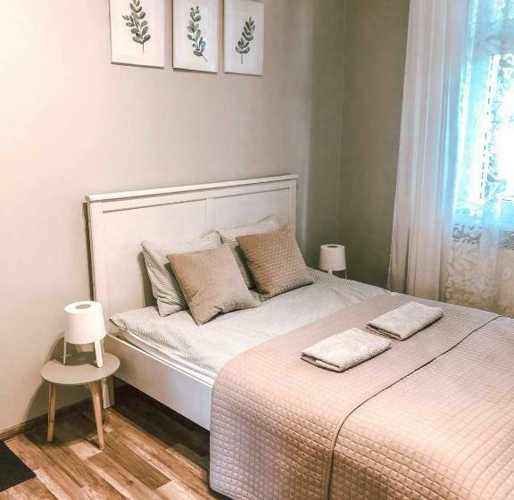 バス共有のスタンダードルーム, Bankowa 8 Guest Rooms