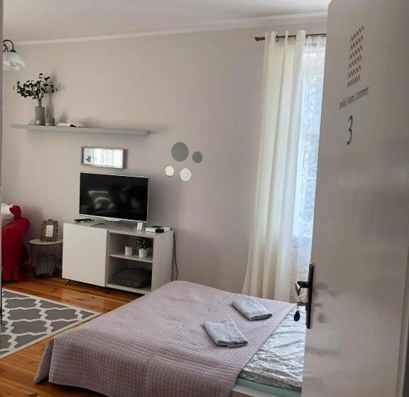 バスルーム共有のトリプルスタンダード, Bankowa 8 Guest Rooms