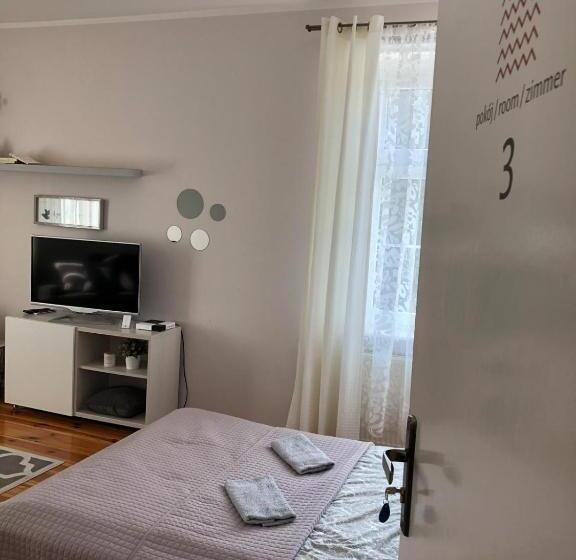 Трехместный Номер Стандарт Совместная Ванная, Bankowa 8 Guest Rooms