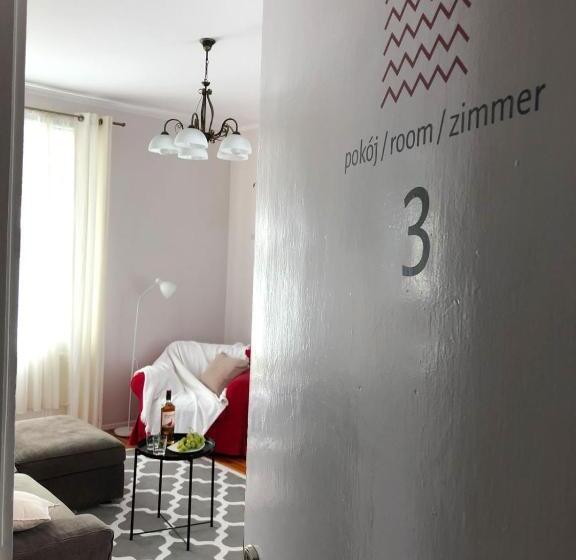 バスルーム共有のトリプルスタンダード, Bankowa 8 Guest Rooms