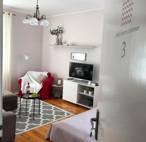 バスルーム共有のトリプルスタンダード, Bankowa 8 Guest Rooms