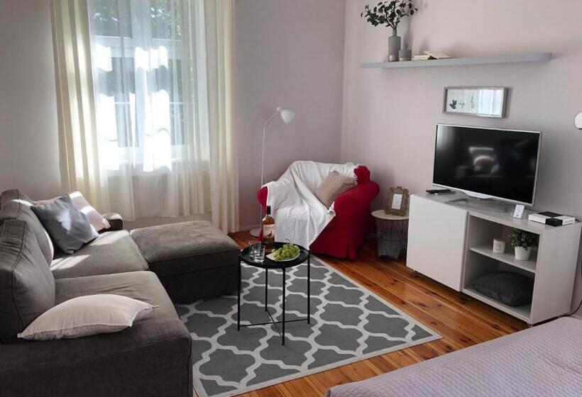 バスルーム共有のトリプルスタンダード, Bankowa 8 Guest Rooms