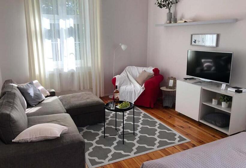 バスルーム共有のトリプルスタンダード, Bankowa 8 Guest Rooms