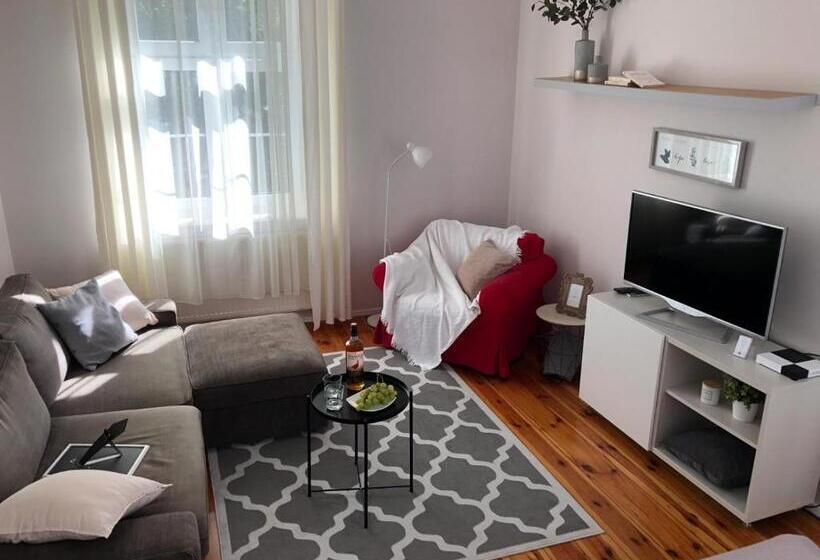 バスルーム共有のトリプルスタンダード, Bankowa 8 Guest Rooms