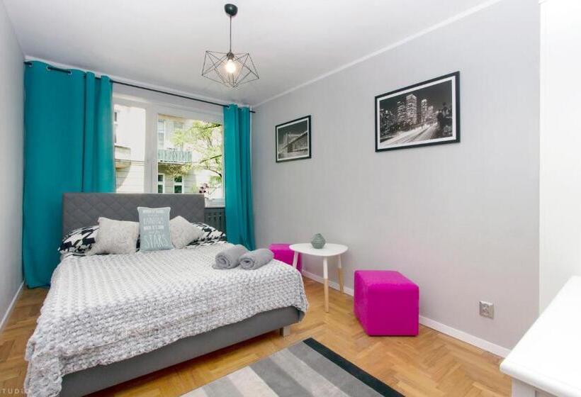 اتاق استاندارد با سرویس بهداشتی مشترک, Clicktheflat Hoża Street Apart Rooms
