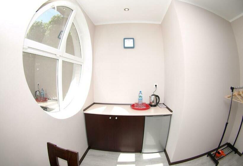 اتاق استاندارد سه نفره, Kancelaria