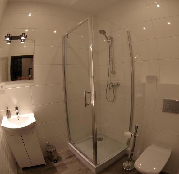 اتاق استاندارد سه نفره, Kancelaria