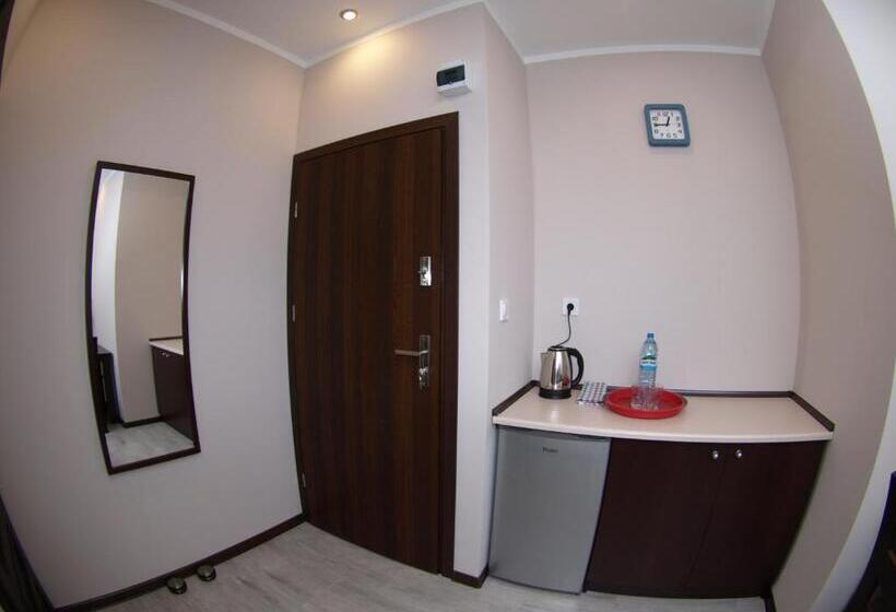 اتاق استاندارد سه نفره, Kancelaria