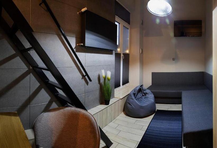 إستديو عائلى, Marathon Noclegi