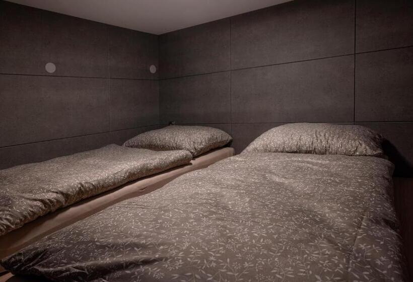 إستديو عائلى, Marathon Noclegi