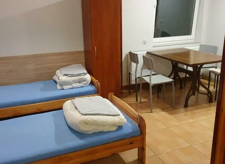 浴室共有スタンダード4人用ルーム, Noclegi Silesia Aster