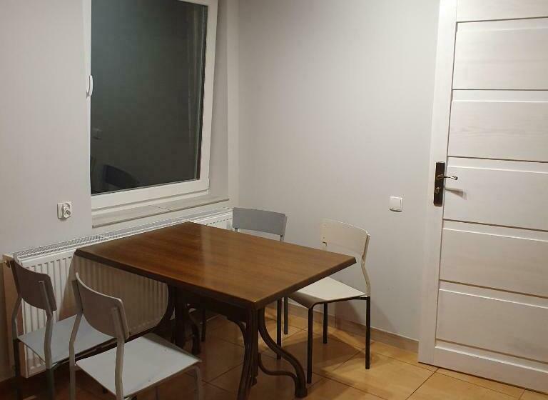 חדר סטנדרטי לארבעה עם חדר אמבטיה משותף, Noclegi Silesia Aster