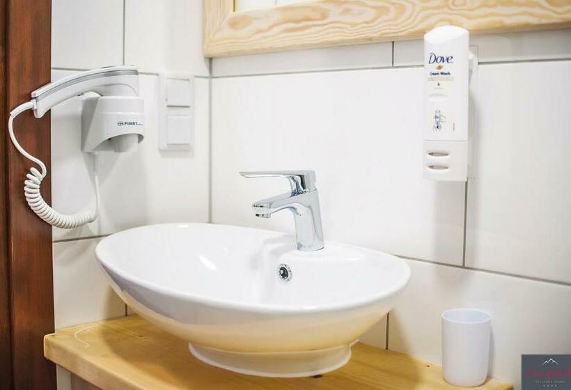 חדר סטנדרט לשלושה עם מרפסת, Stachelisko   Domki I Pokoje