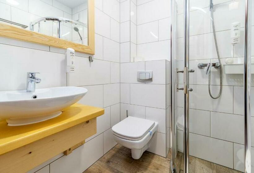 חדר סטנדרט לשלושה עם מרפסת, Stachelisko   Domki I Pokoje