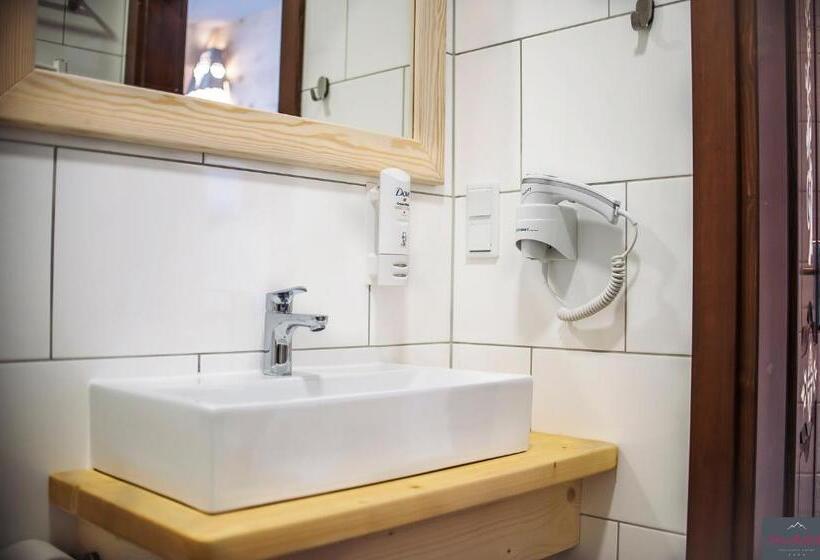 חדר סטנדרט לשלושה, Stachelisko   Domki I Pokoje