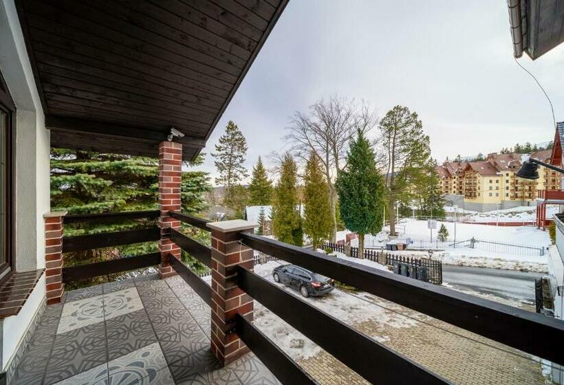 جناح عائلي, Willa Gencjana