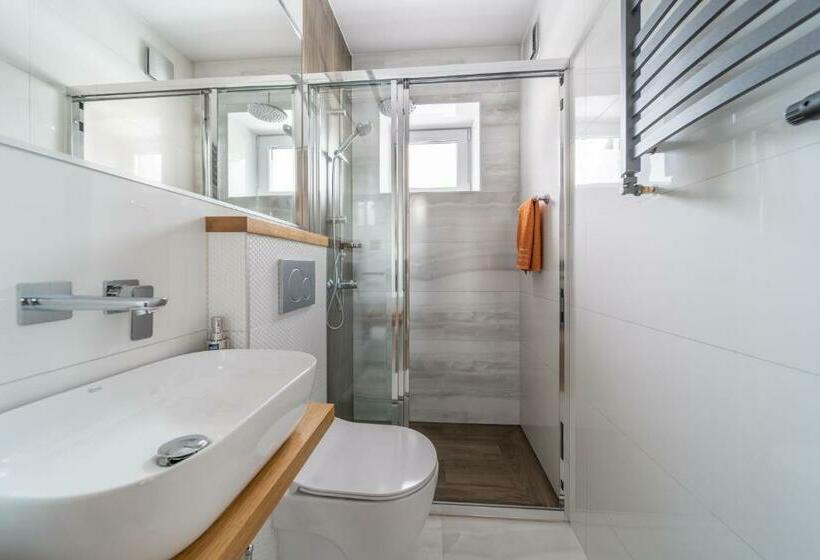 スイート（家族用）, Willa Gencjana