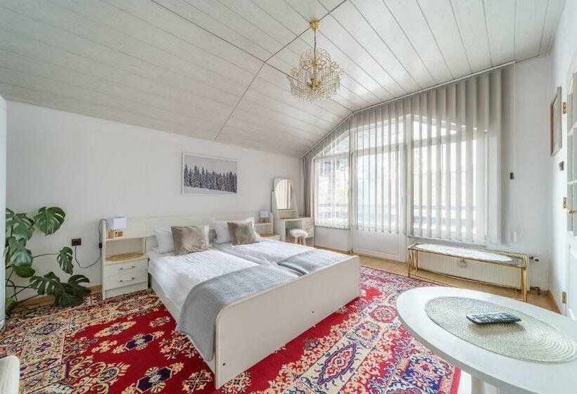 Family Suite, Willa Gencjana