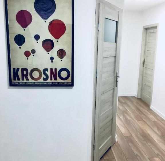 家庭间, Hostel 66