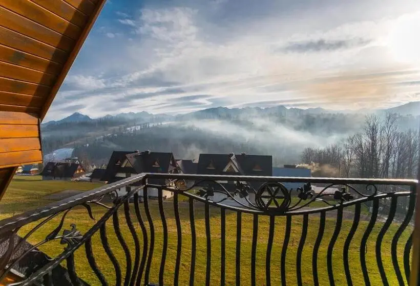 Standard Kolmen Hengen Huone Parveke, Pokoje U Nasyj Kasi
