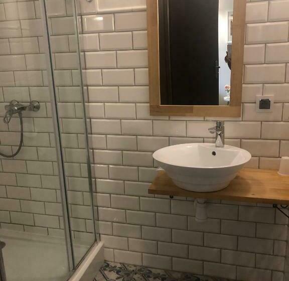 חדר סטנדרט יחיד, Portus