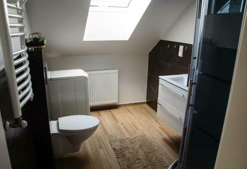 Family Suite, Siedlisko Owink