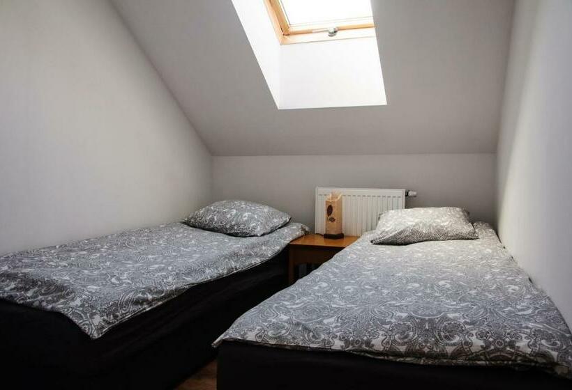 Family Suite, Siedlisko Owink