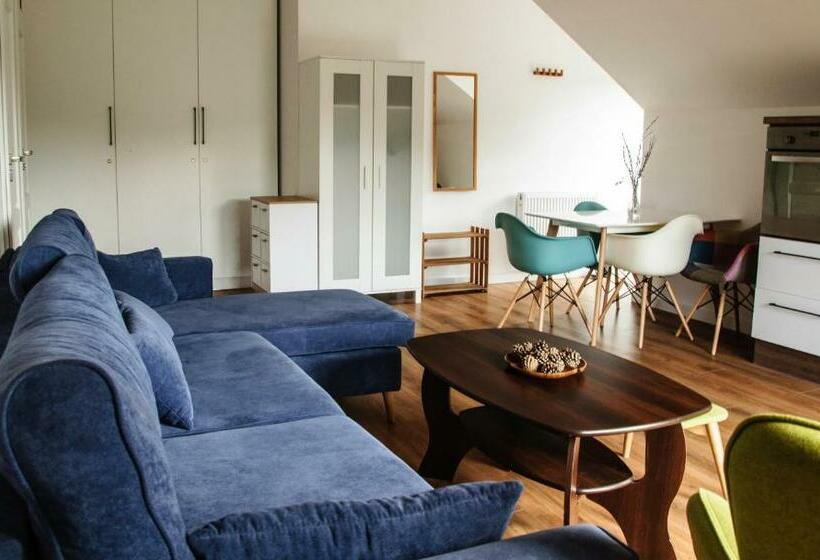 Family Suite, Siedlisko Owink