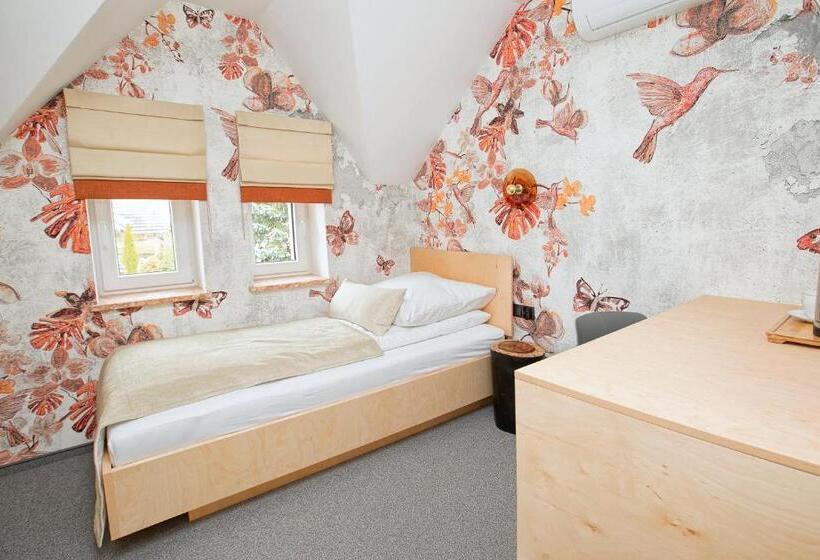 اتاق استاندارد یک نفره, Beskid Ski Villa