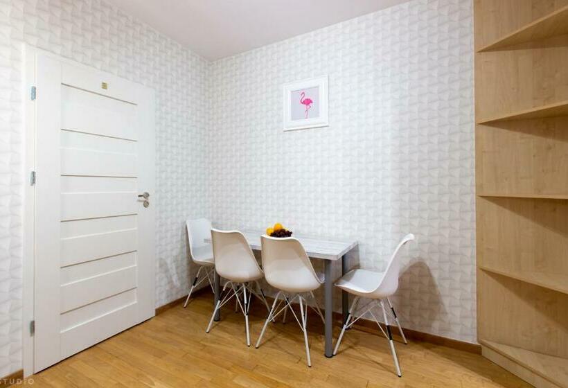 غرفة قياسية حمام مشترك, Clicktheflat Sienna Center Apart Rooms