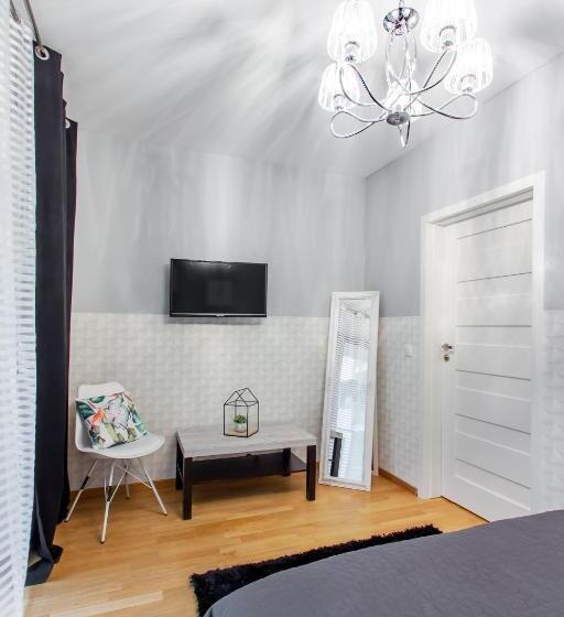 غرفة قياسية حمام مشترك, Clicktheflat Sienna Center Apart Rooms