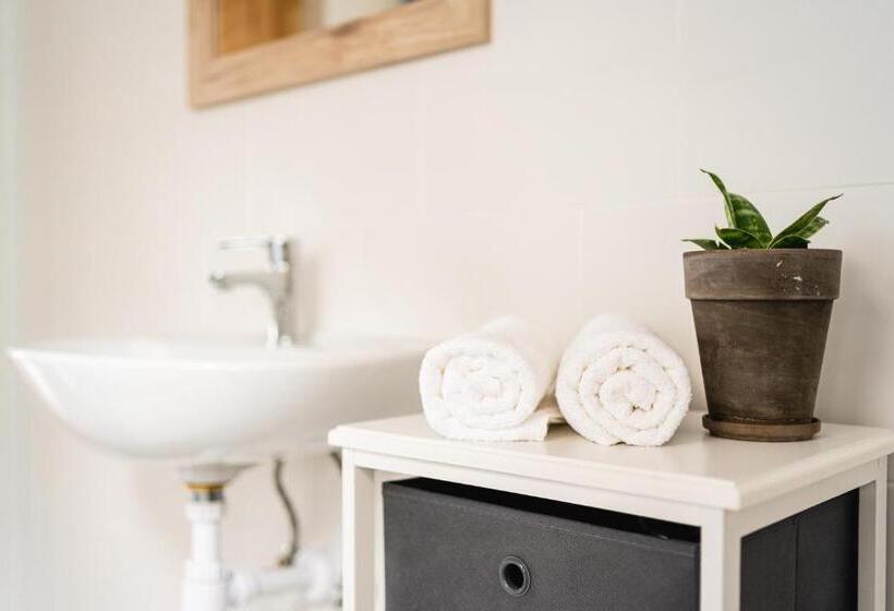 スタンダードトリプルルームの外観-バスルーム, Dom Na Turystycznej