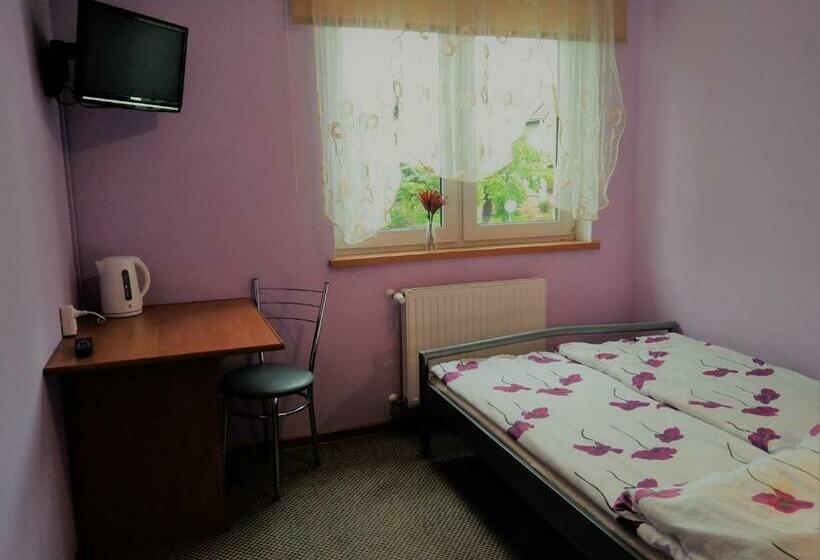 إستديو قياسى مزود بشرفة, Na Skwerku