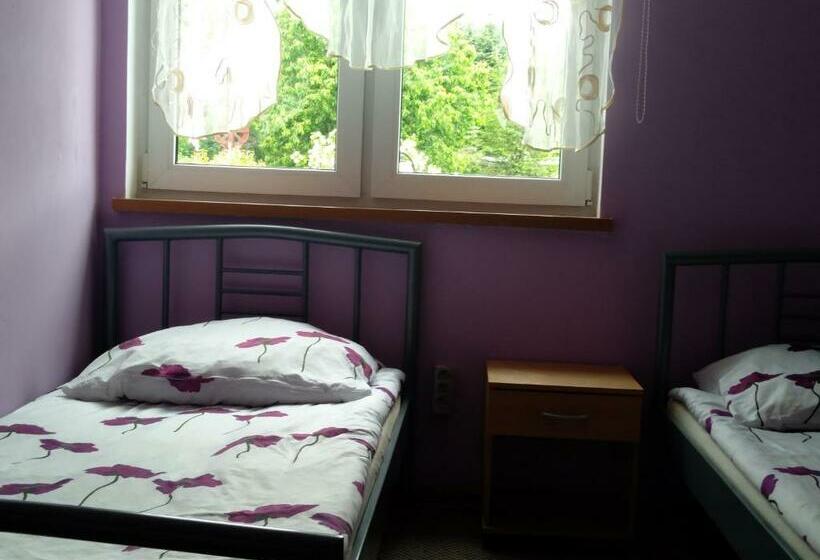 إستديو قياسى مزود بشرفة, Na Skwerku