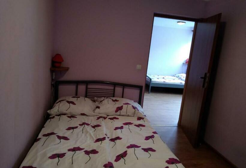 إستوديو قياسى, Na Skwerku