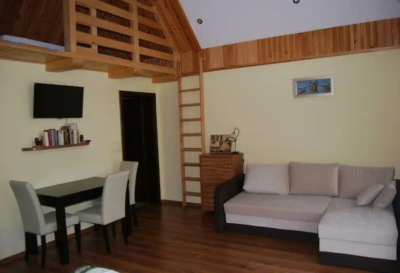 スタンダードスタジオ, Villa Jura Pokoje Gościnne