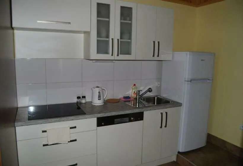 スタンダードスタジオ, Villa Jura Pokoje Gościnne