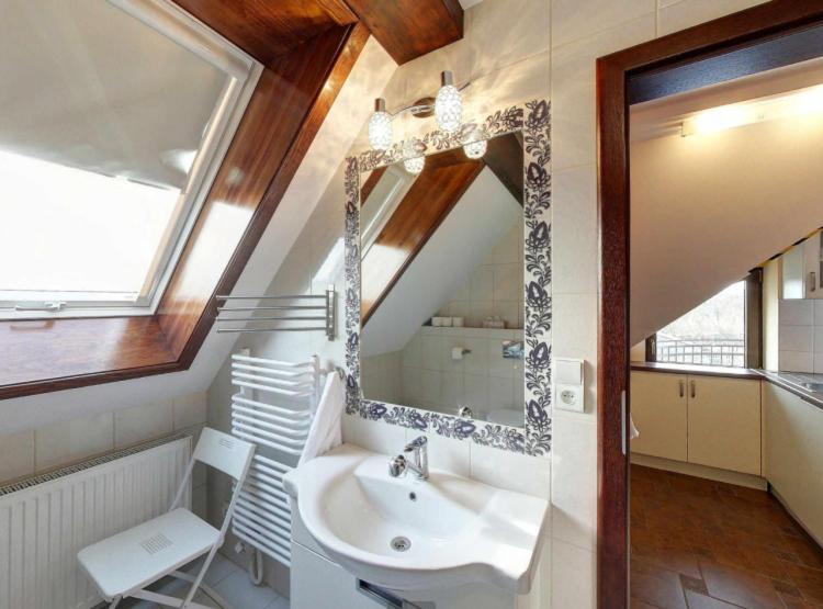 スタンダードスタジオ, Villa Jura Pokoje Gościnne