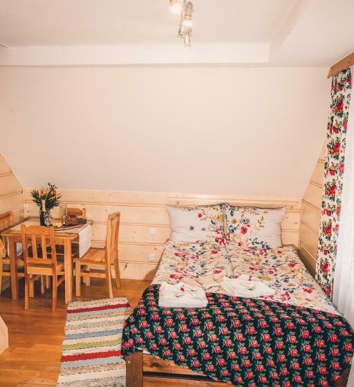 家庭间, Willa Szarotka